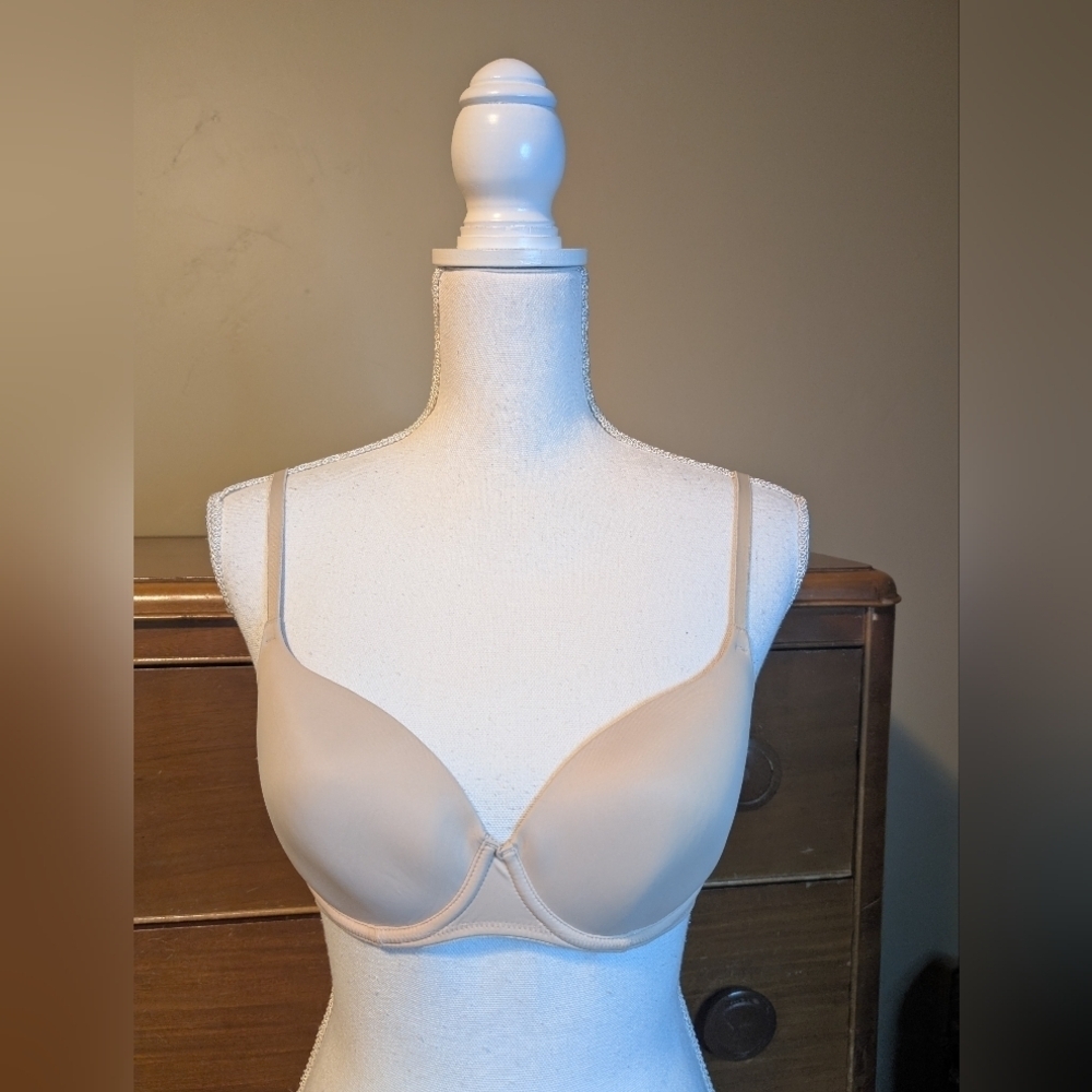 PINK VICTORIA'S SECRET Everyday T-shirt Bra Nude SIZE 32D